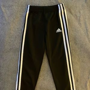 Adidas joggers 4T. EUC